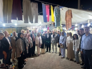 AK Parti heyeti Pazaryeri panayırında vatandaşlarla buluştu