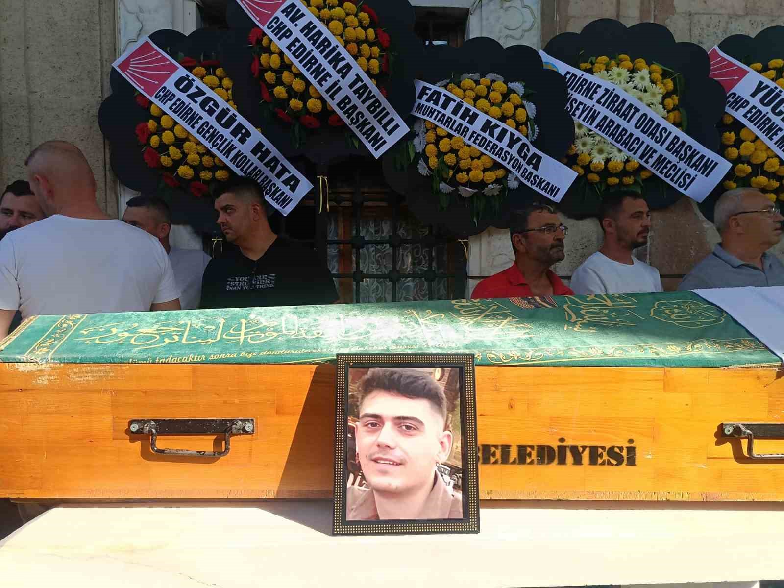 Çanakkale’deki kazada hayatını kaybeden iki genç Edirne’de toprağa verildi