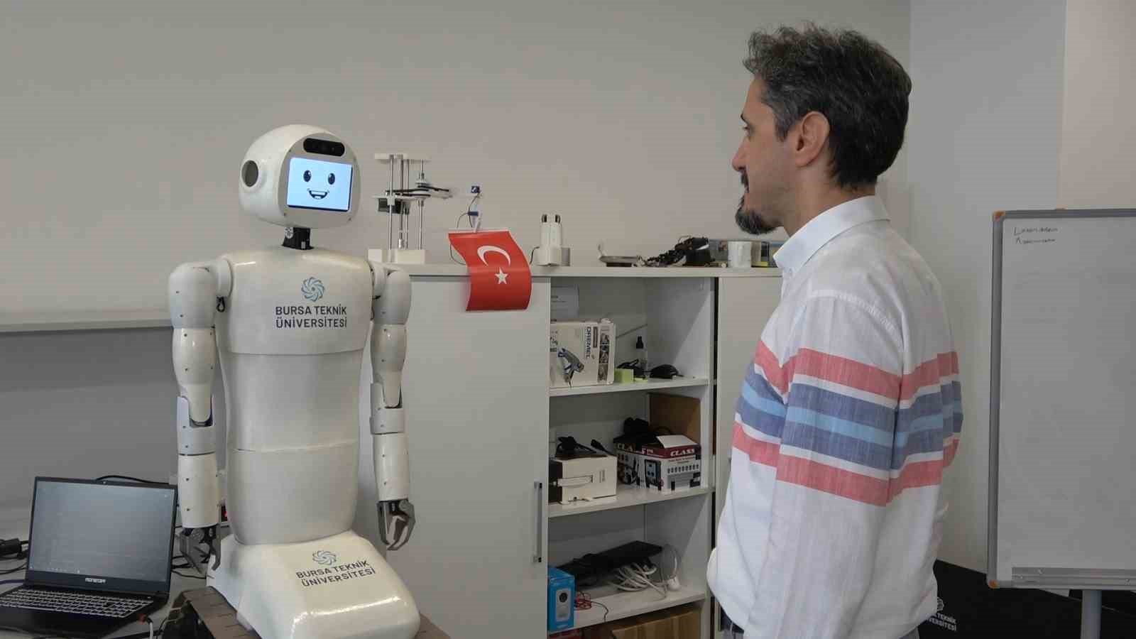 Türk üniversitelerinde bir ilk: Yapay zeka destekli insansı robot geliştirildi