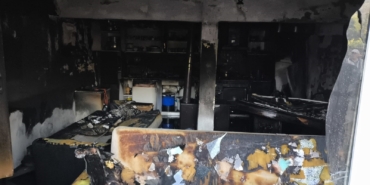 Alevlere teslim olan ev kullanılamaz hale geldi