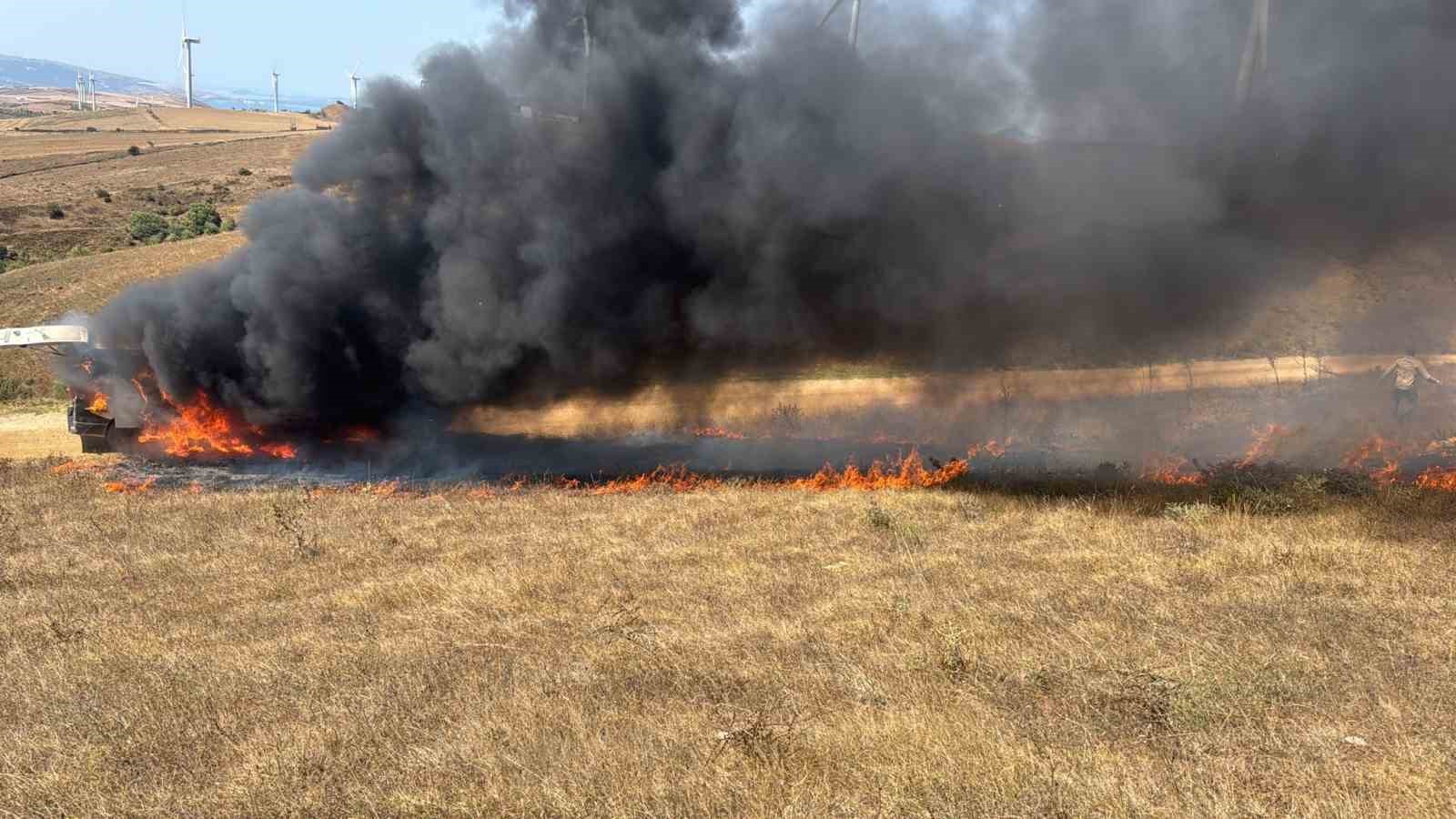 Bandırma’da araç ve arazi yangını söndürüldü