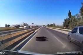 Karayoluna atılan kamyon lastiği kazaya sebep oldu, sürücü isyan etti