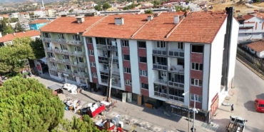 Sındırgı’da ağır hasarlı binalardan taşınma sürüyor