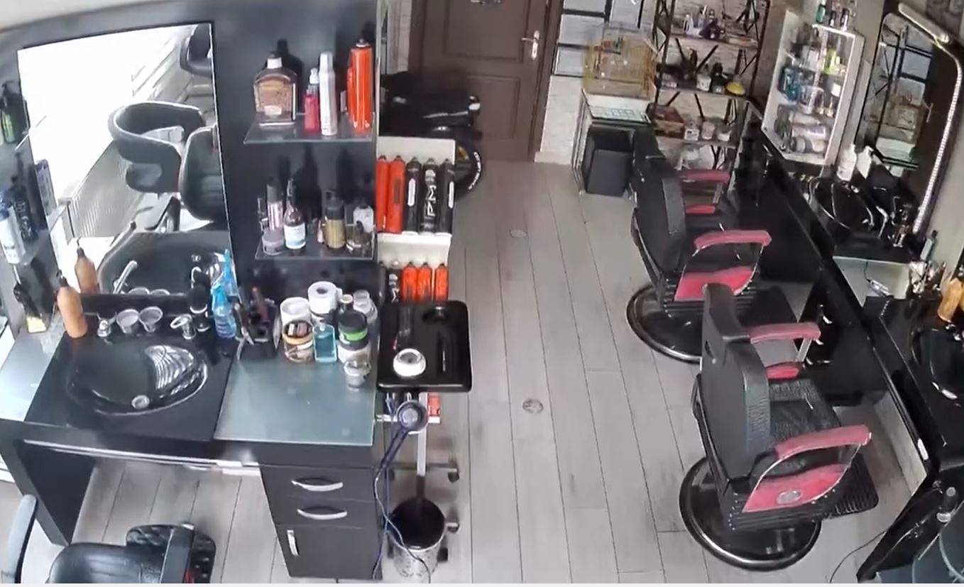 İstanbul’da deprem anı kamerada