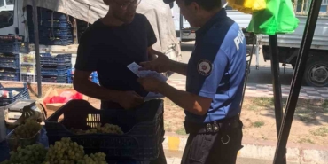 Karacabey’de polis dolandırıcılığa karşı broşür dağıttı