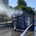 Kadıköy’de hurda yüklü kamyonun dorsesi alev alev yandı