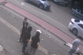 Market alışverişinden çıktı, hastanelik oldu: Kaza anı kamerada