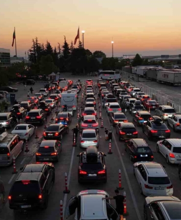 Kapıkule’de gurbetçilerin hüzünlü dönüş yolculuğu