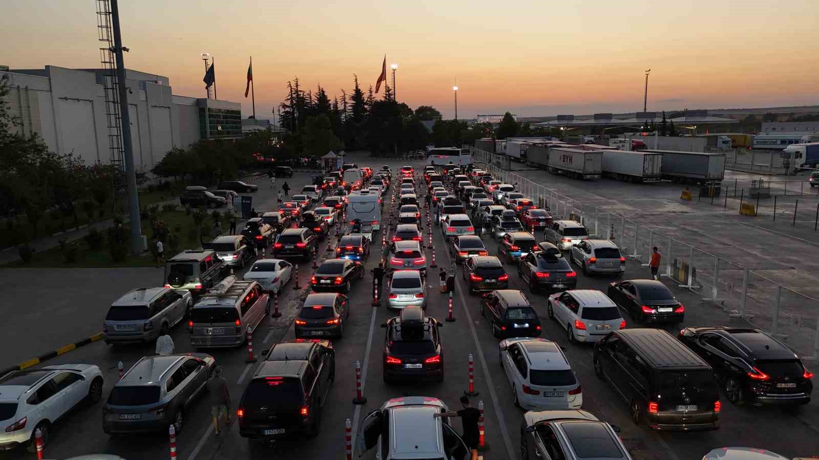 Kapıkule’de gurbetçilerin hüzünlü dönüş yolculuğu