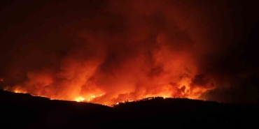 Çanakkale’de alevler geceyi aydınlattı, o anlar dronla görüntülendi