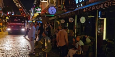 Fatih’e otelde korkutan yangın: Konaklayanlar tahliye edildi