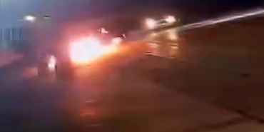 Seyir halindeki otomobil alevlere teslim oldu: O anlar kamerada