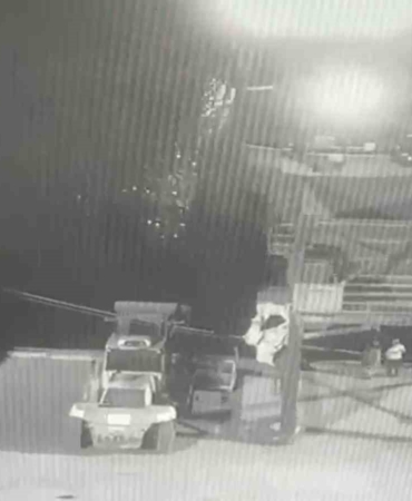 Tutuklanan kaptanın limanda gemisini incelerken görüntüleri ortaya çıktı