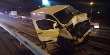 Tem’de kontrolden çıkan panelvan bariyere girdi: 1 yaralı