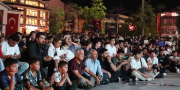 Yalova’da milli takımların maçları dev ekranlarda izlendi