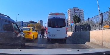 Şehir eşkıyaları yol kesip minibüs şoförünü dövdü