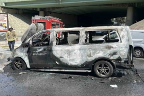 Üsküdar’da seyir halindeki panelvan tipi araç alev topuna döndü