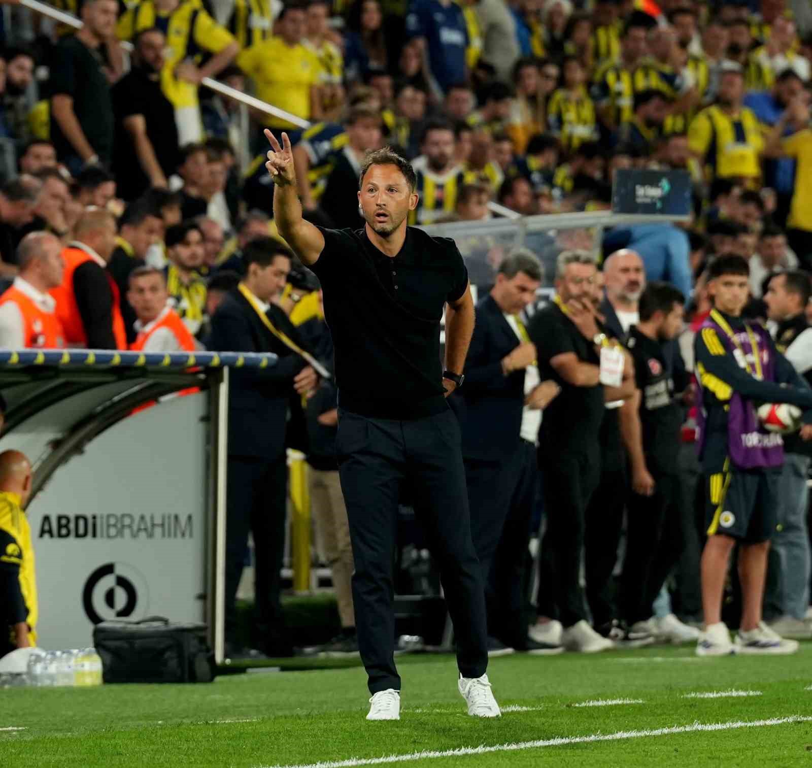 Domenico Tedesco, galibiyetle başladı