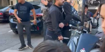 Kadıköy’de bir şahıs çocuğunun gözü önünde velilere bıçakla saldırmaya çalıştı