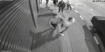 Kalabalığın arasına daldı, husumetlisini başından böyle vurdu