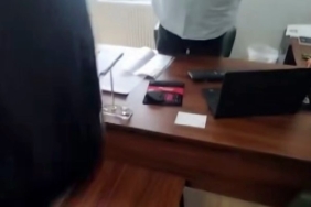 Kocaeli’de işten çıkarılan kadın, şantiye şefinin üzerine kaynar su döktü