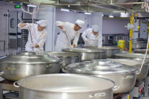 Esenyurt Belediyesi’nden Yıldız Aşevi’nde günlük yemek hizmeti