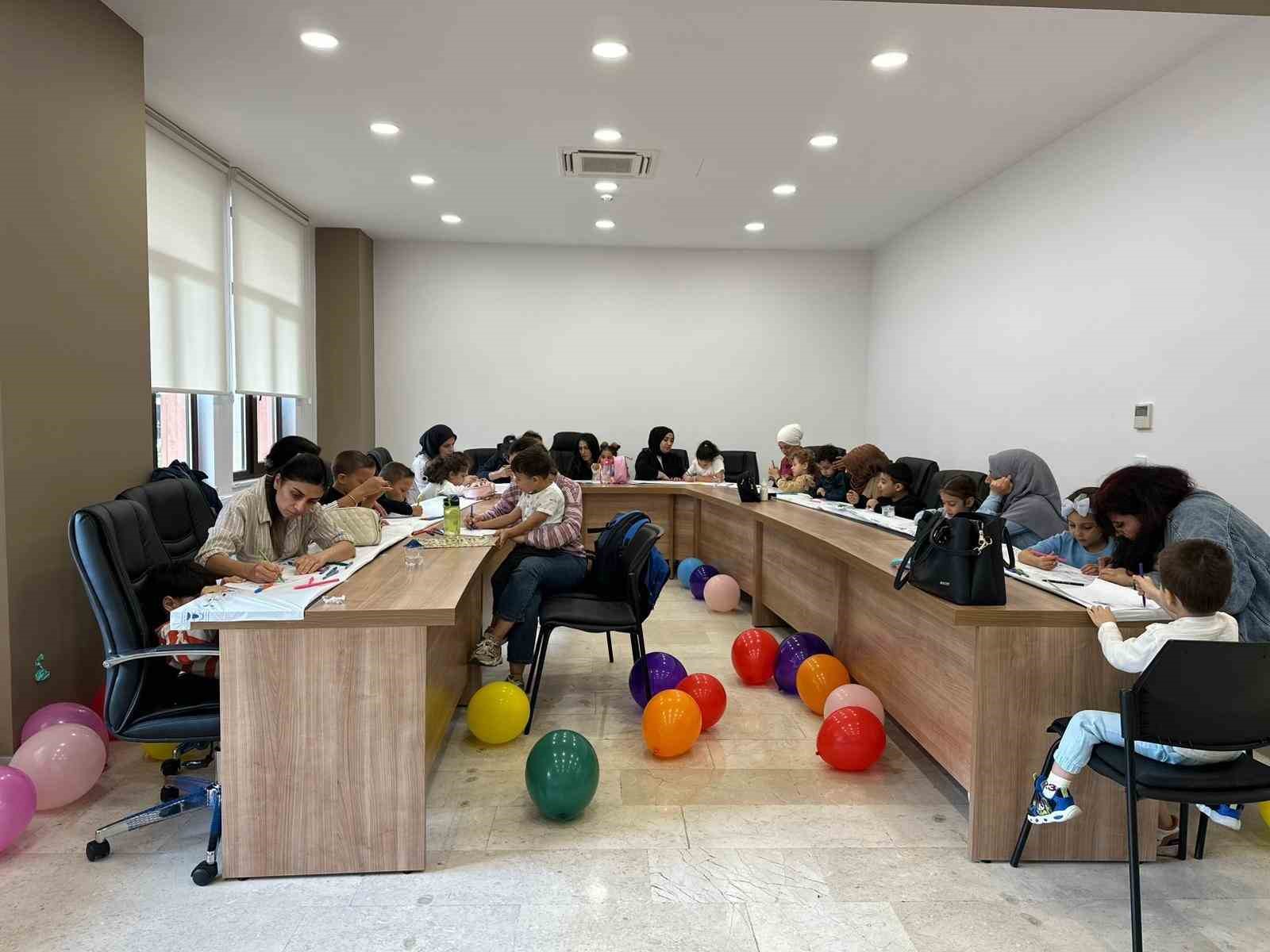 Esenyurt Belediyesi’nden anne ve çocuklara ücretsiz sanat eğitimi desteği