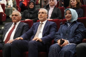 Bakan Işıkhan: "Yüz yılımızı kurtarmak için değil, yüz yıla yön vermek üzere büyük bir mücadele veriyoruz"