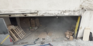 Avcılar’da kozmetik deposunda yangın paniği