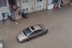 Bursa’yı sağanak vurdu, cadde ve sokaklar sular altında kaldı