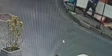 Şişli’de kamyonetten indirdiği atık eşyaları sokağa böyle bıraktılar