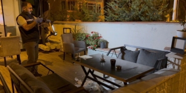 Kafeye silahlı saldırı kamerada