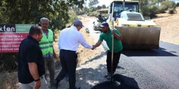 Çanakkale’de 37 kilometre köy yolu sıcak asfaltla kaplandı, hedef 55 kilometre