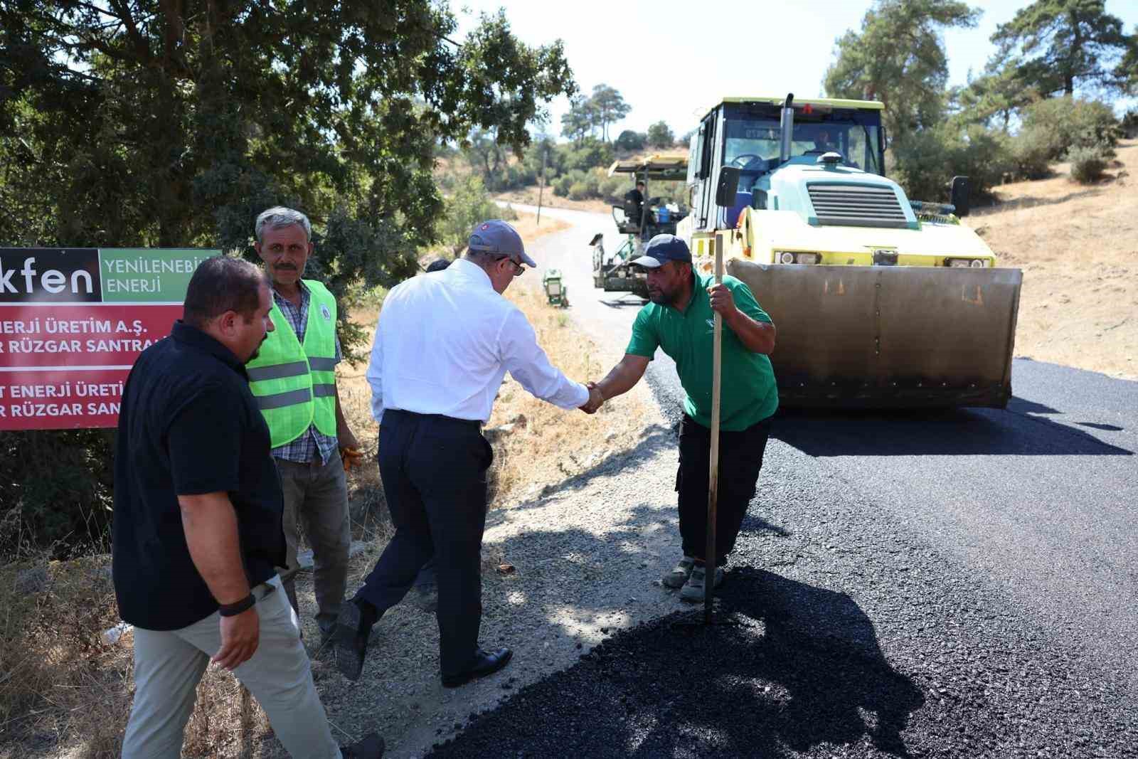 Çanakkale’de 37 kilometre köy yolu sıcak asfaltla kaplandı, hedef 55 kilometre