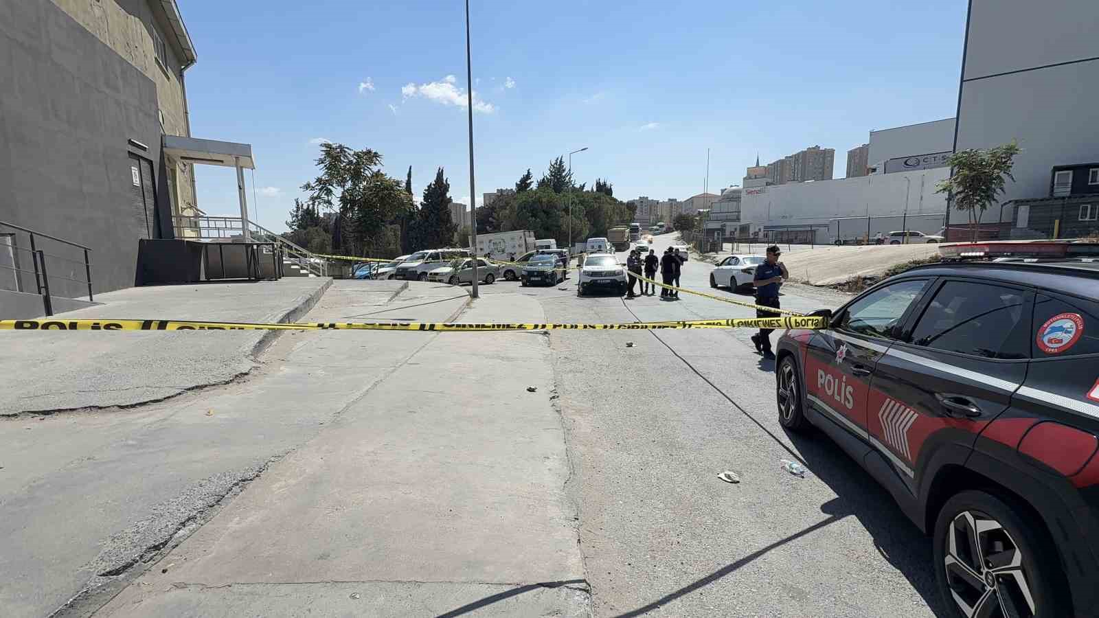 Arnavutköy’de eski eşinin sevgilisi olan kuzenini vurup kayıplara karıştı