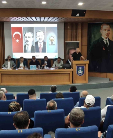 AK Parti Milletvekili Gider: "Biz suç işleyeni ihraç ederiz kahraman ilan etmeyiz"