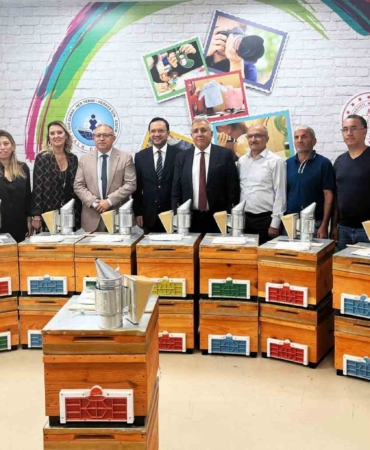 Migros Aile Kulübü’nden kursiyerlere arıcılık başlangıç seti desteği
