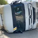 Beykoz’da hafriyat kamyonu devrildi: 1 yaralı