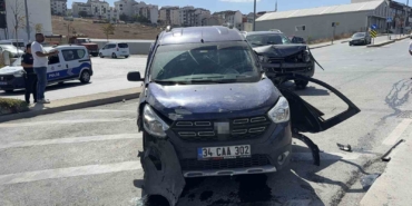 Arnavutköy’de iki araç çarpıştı: 1 yaralı