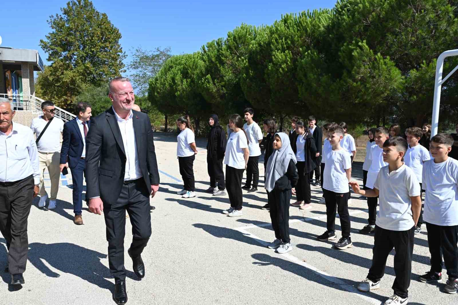 Başkan özel daveti kırmadı, Bayramdere İlkokulu’nu ziyaret etti