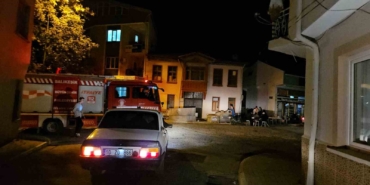 Depremlerin durmadığı Sındırgı’da vatandaşlar geceyi dışarıda geçirdi