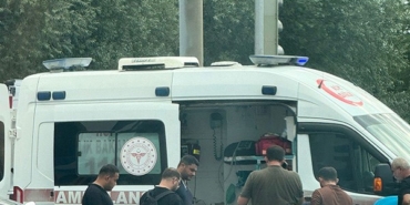 Kırmızı ışıkta geçtiği ileri sürülen motosiklet başka bir motosikletle çarpıştı: 1 yaralı