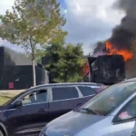 Bursa’da midye satışı yapılan kamyonet alev alev yandı