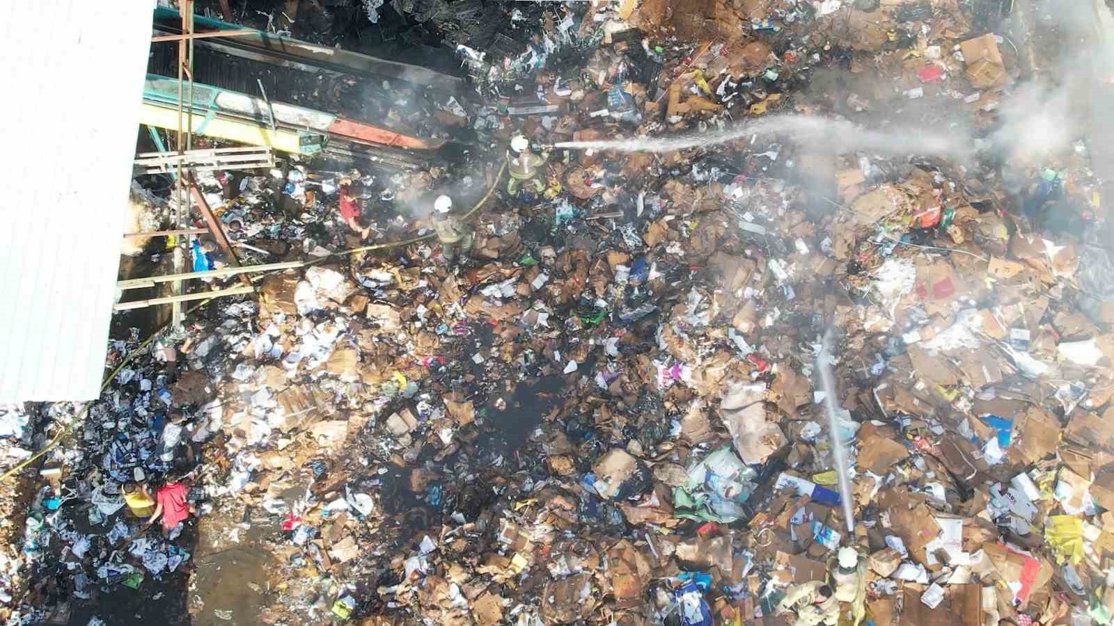 Maltepe’de geri dönüşüm tesisinde yangın