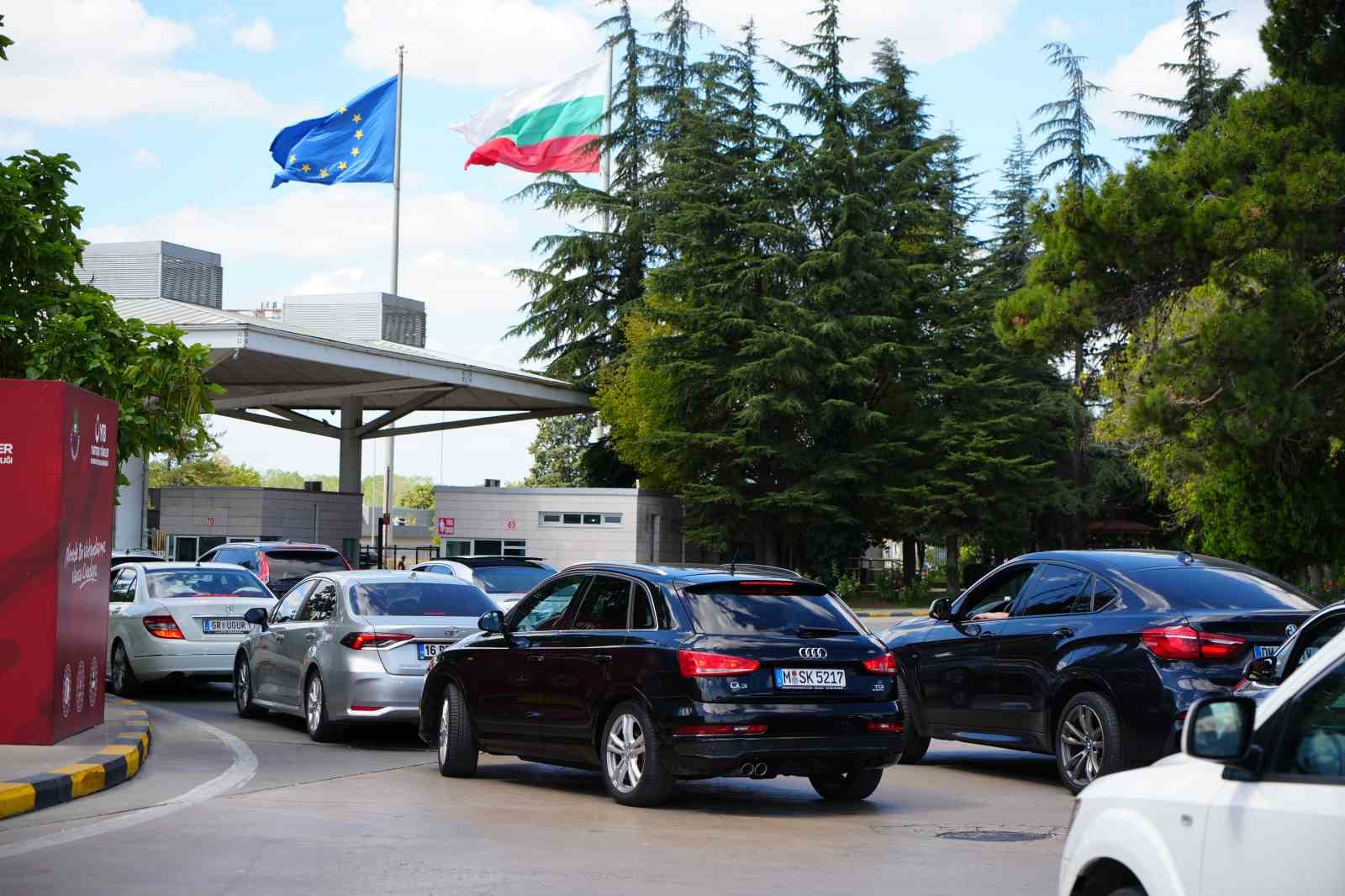 Edirne sınır kapılarından 3 ayda 4 milyon 96 bin yolcu geçiş yaptı