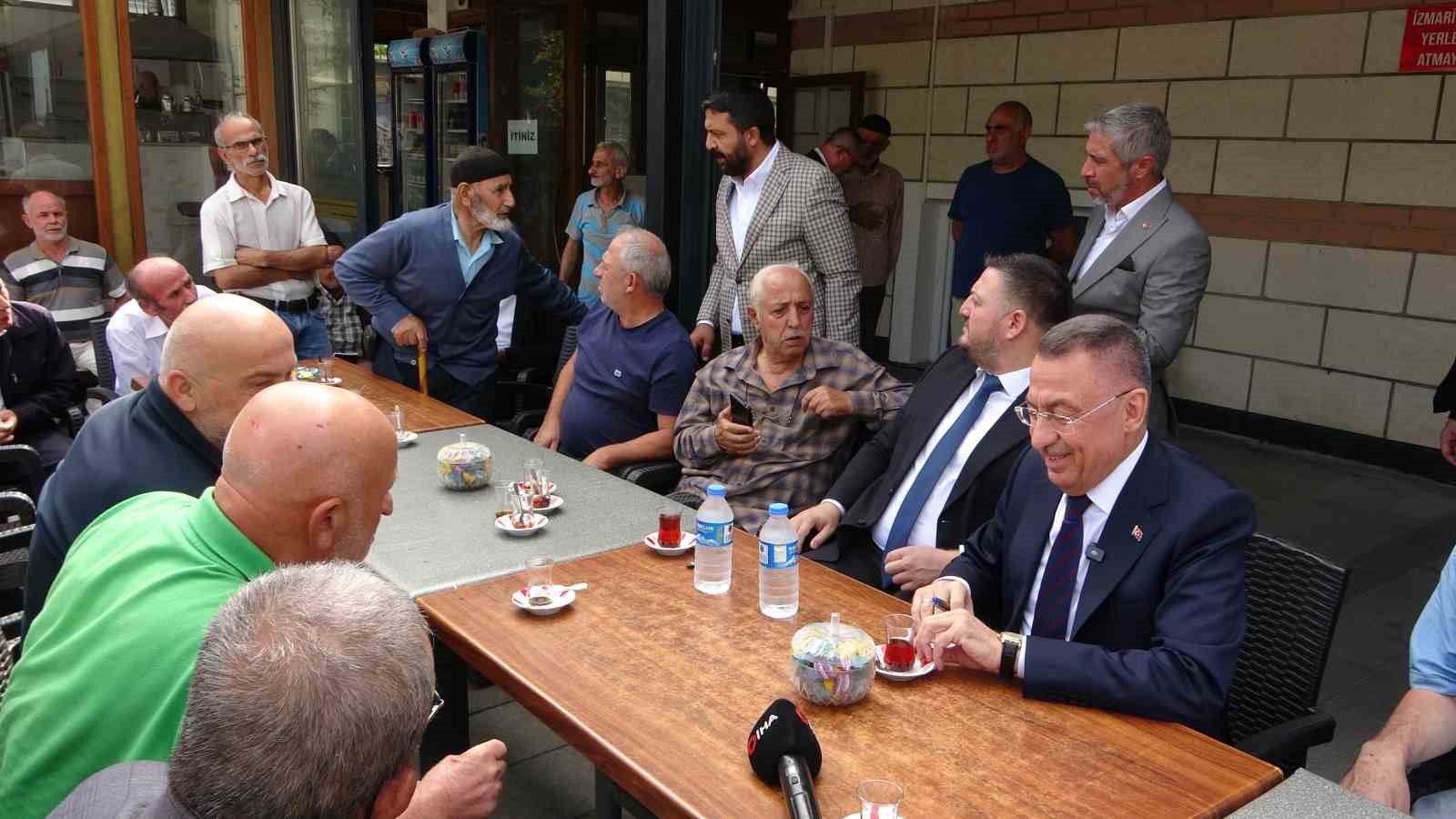 AK Partili Oktay, Sancaktape’de esnafı ve şehit ailesini ziyaret etti