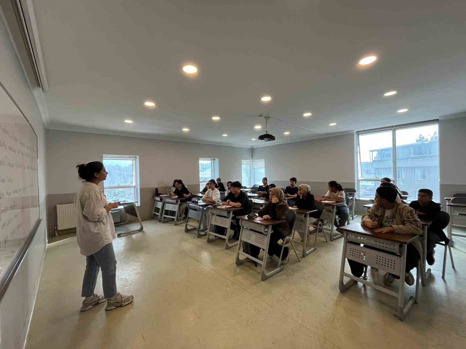 Esenyurt Belediyesinin açtığı YKS ve LGS kurslarına yoğun ilgi