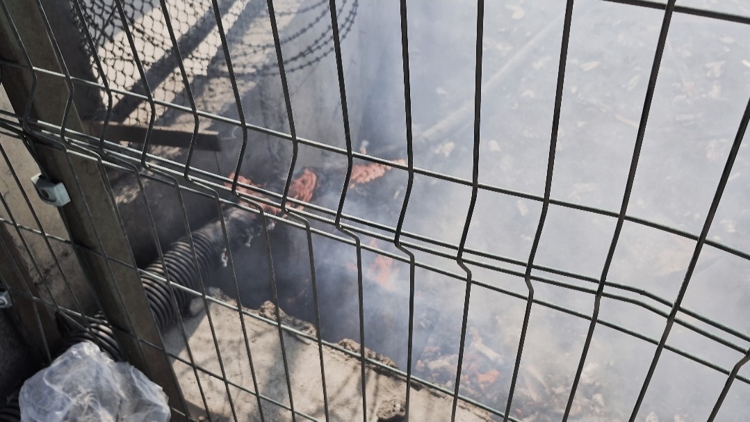 Bayrampaşa Metris Cezaevi’nin yanındaki otluk alanda korkutan yangın