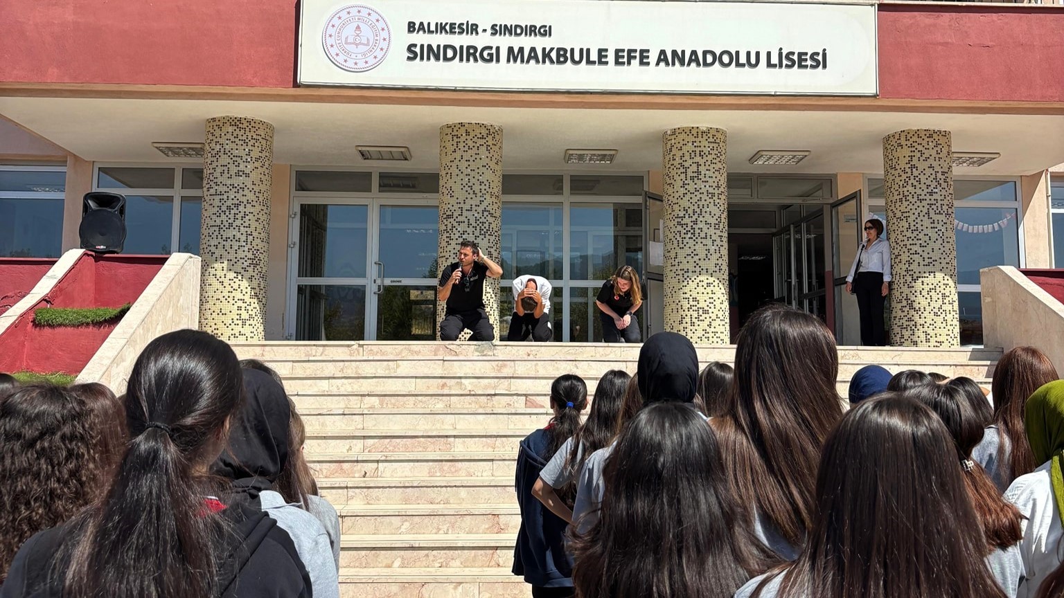Sındırgı’da öğrenciler deprem bilinciyle yetişiyor