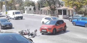 Üsküdar’da aynı noktada peş peşe kazalar kameraya yansıdı